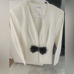 Venus white blazer with black bow